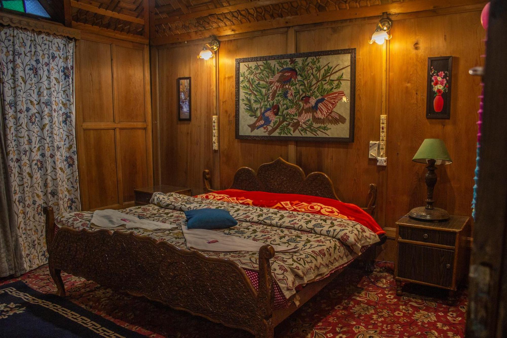 House Boat New Manora Srīnagar Exterior foto