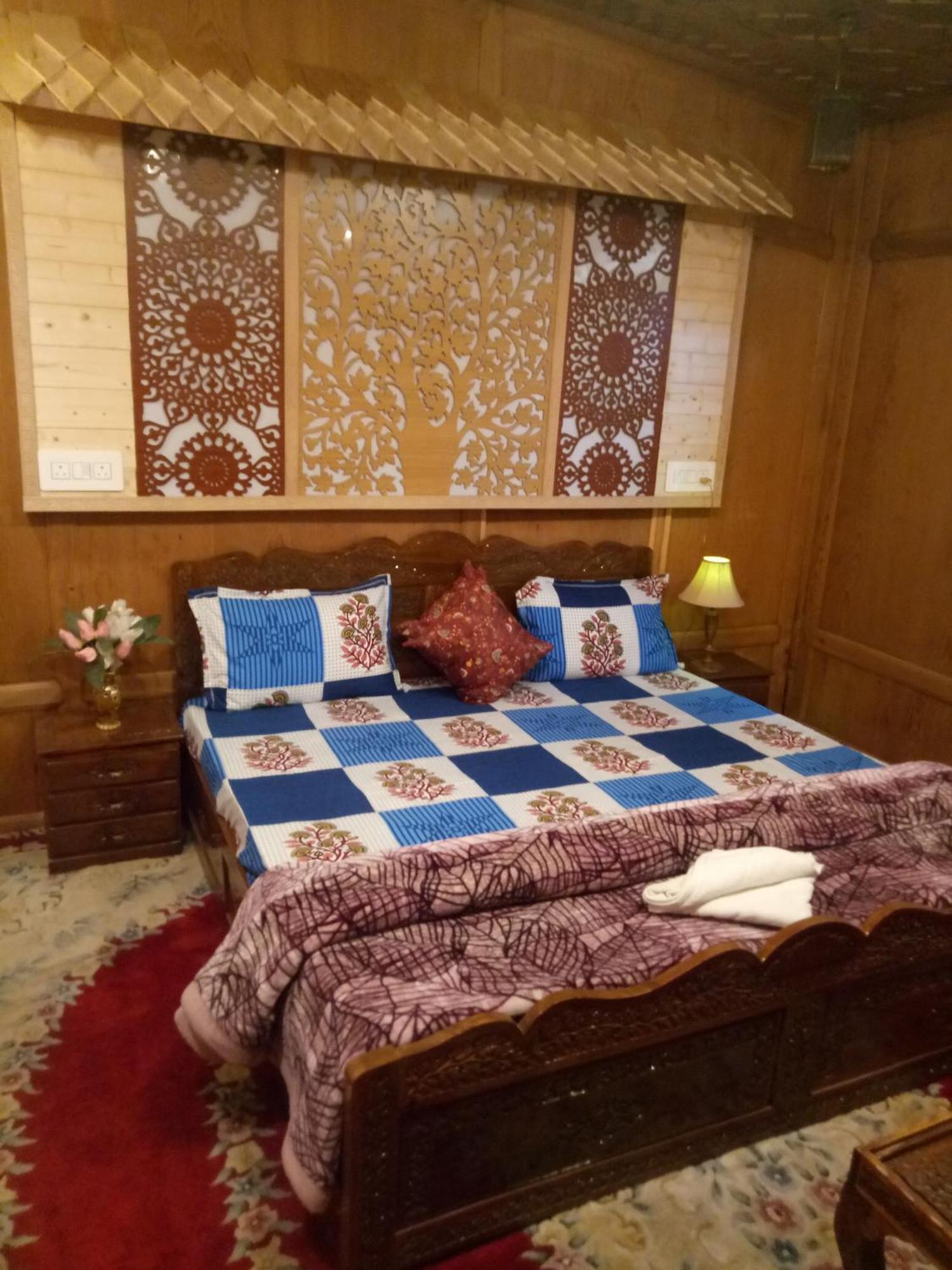 House Boat New Manora Srīnagar Exterior foto