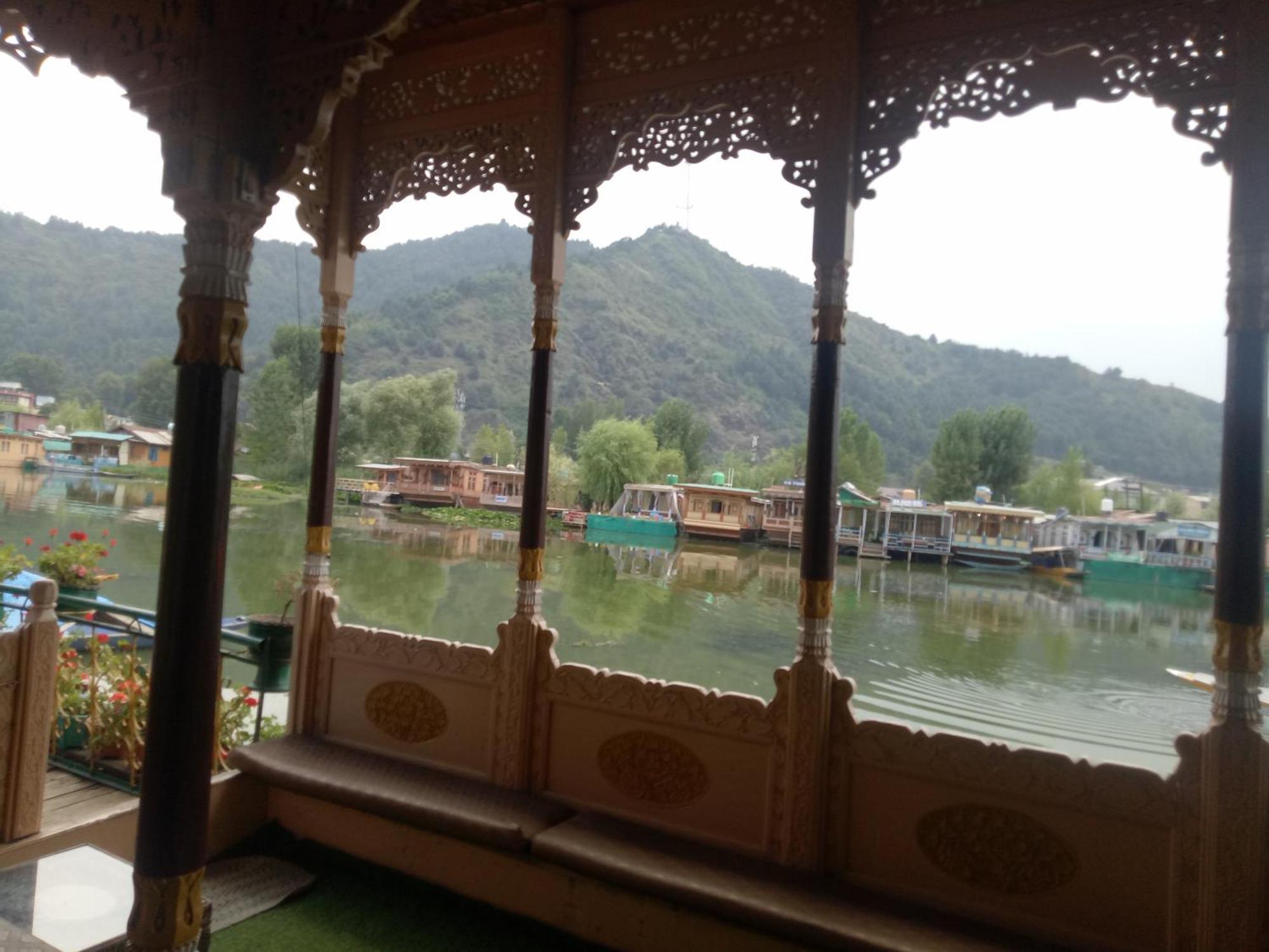 House Boat New Manora Srīnagar Exterior foto