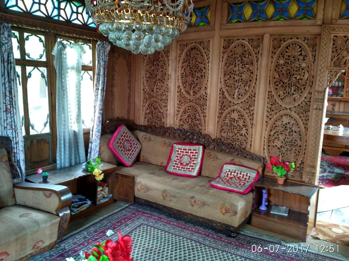 House Boat New Manora Srīnagar Exterior foto