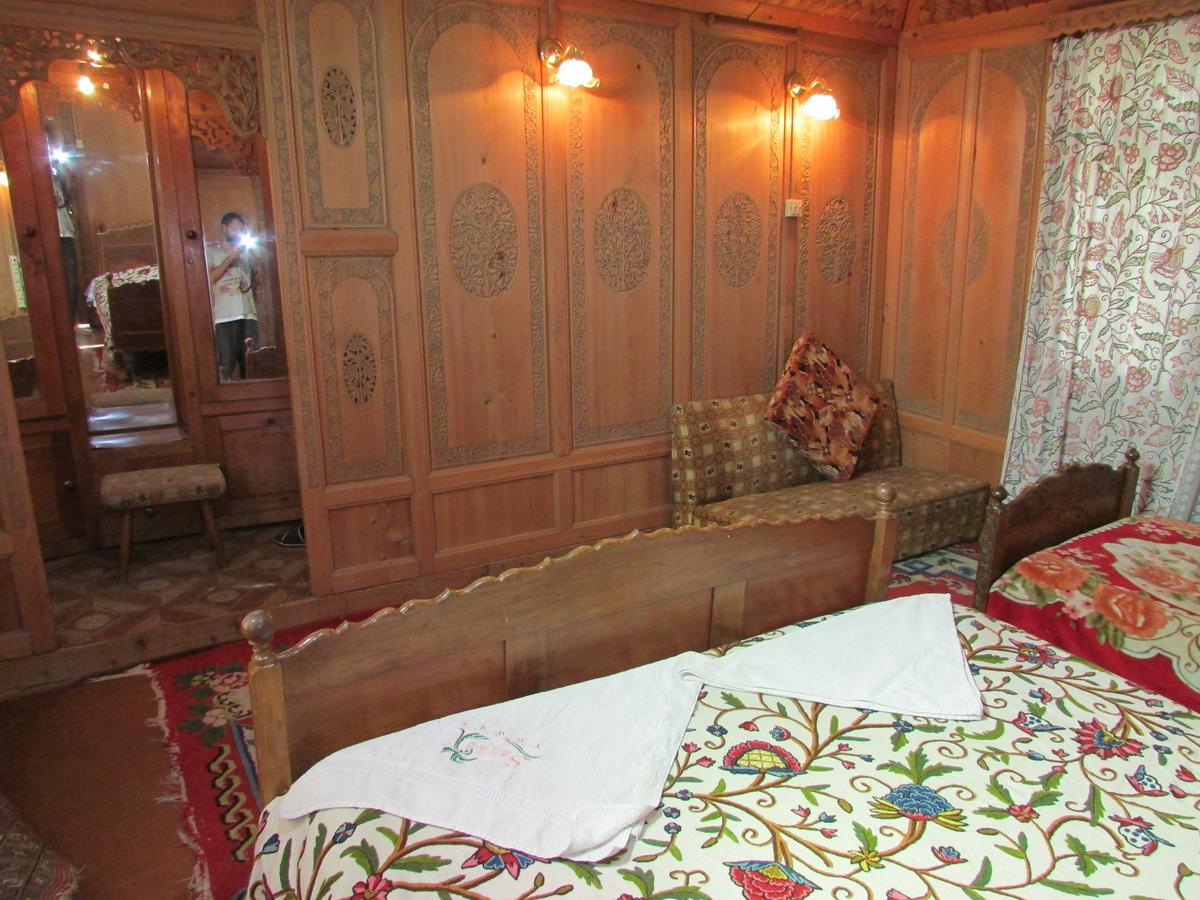 House Boat New Manora Srīnagar Exterior foto