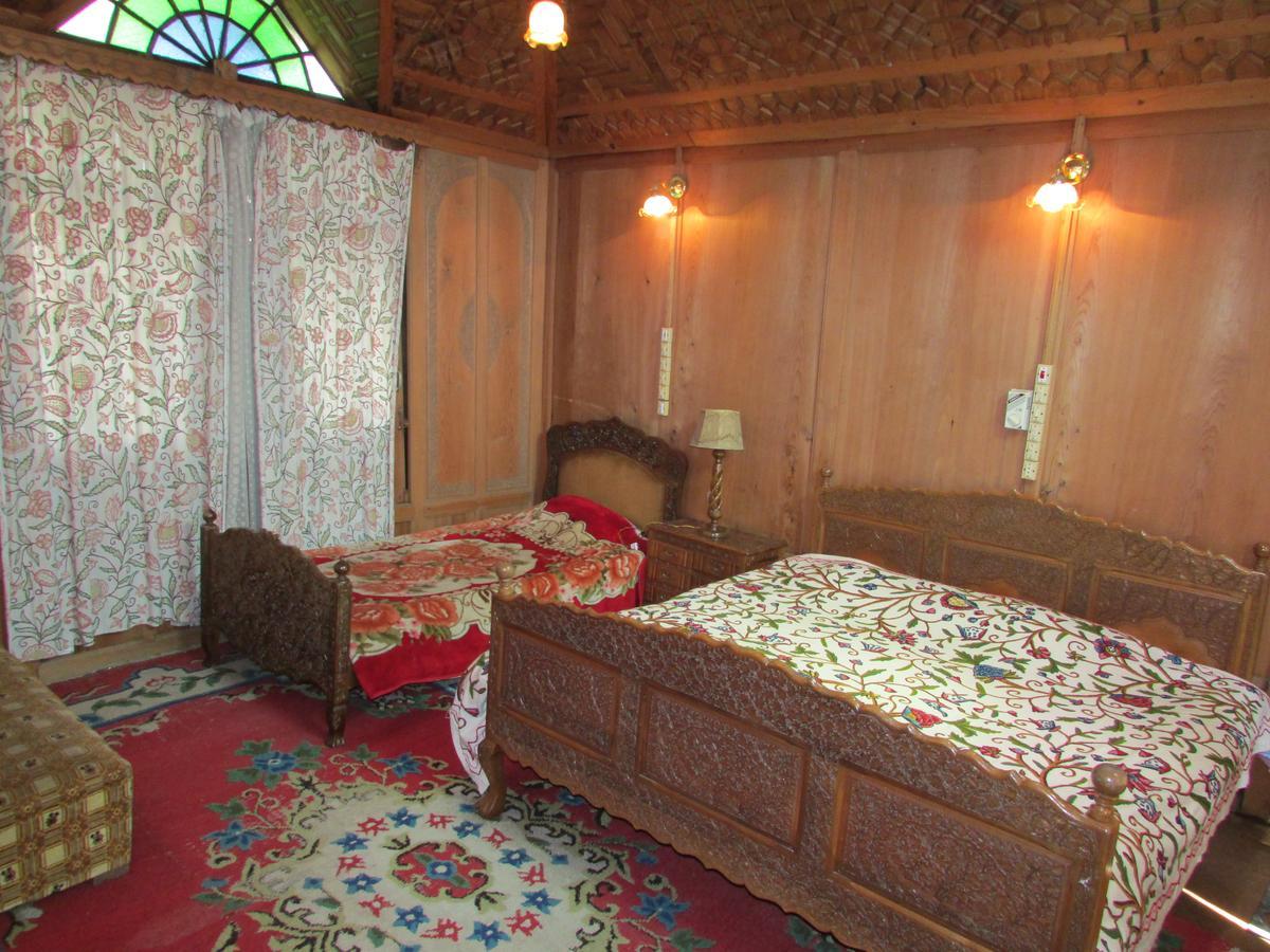 House Boat New Manora Srīnagar Exterior foto